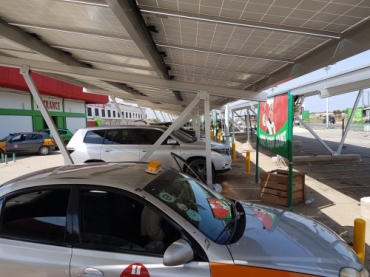 progetto di posto auto coperto solare di 12 auto a Dubai