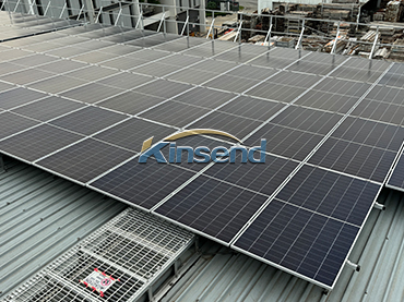 Montaggio su tetto in metallo e recinzione, Singapore