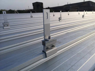 Sistema di montaggio su tetto solare aggraffato da 2,6 MW, Tailandia